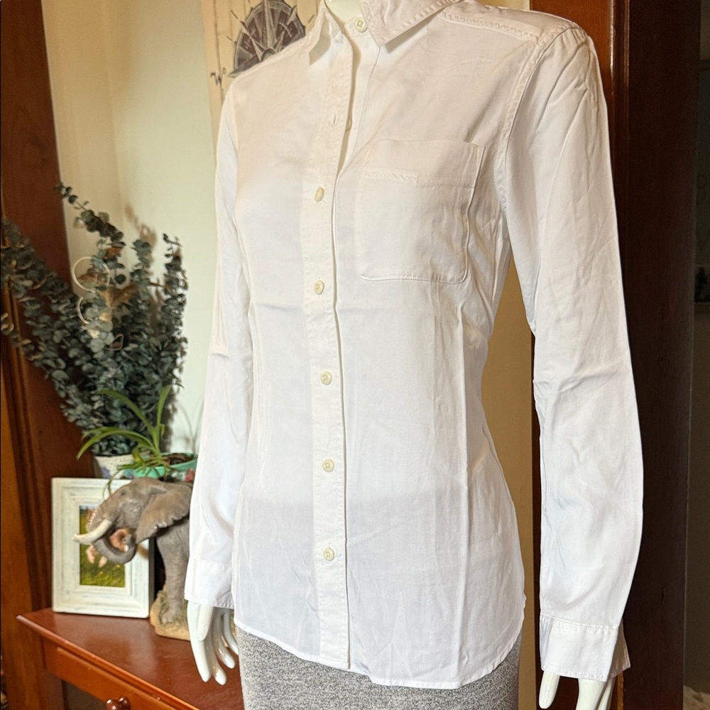 NWT Eddie Bauer size small Classic White Tencel Shirt